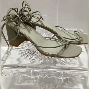 BILLINI Younes Gray Strappy Heels Size 8 NEW